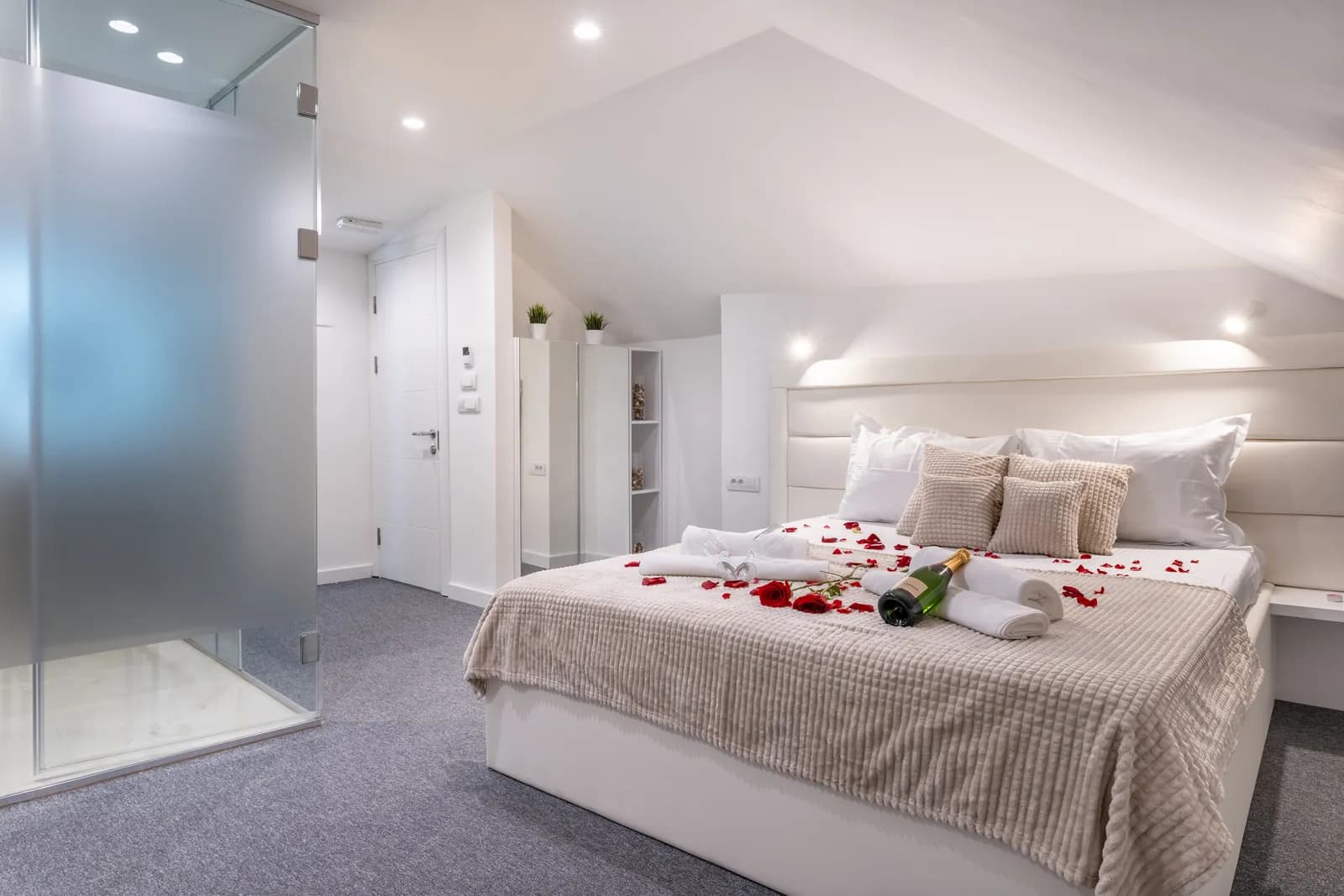 Superior King Suite - 1